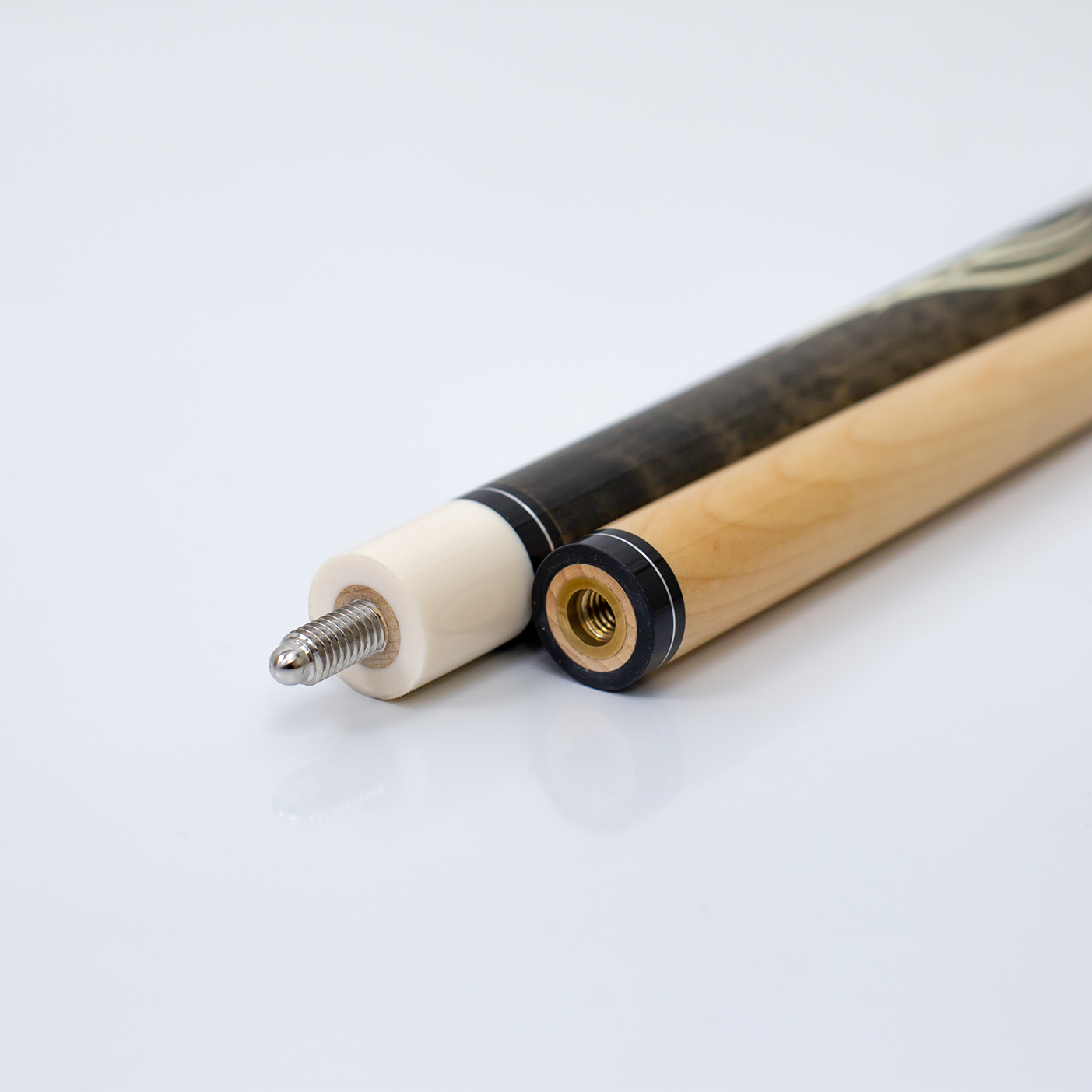 BAGUETTE DE BILLARD PEARSON PK SERIES - FLÈCHE EN CARBONE GRIS AVEC POIGNÉE BLANCHE 12.4MM 20OZ